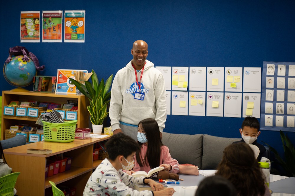 Basketballer Stephon Marbury in an ISB classroom